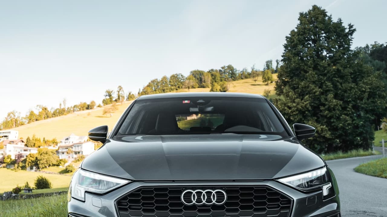 Importer une voiture de Suisse en France — guide dédouanement et coûts d'importation